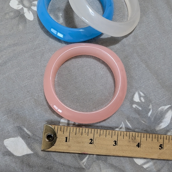 🌟 3/$20🌟 Plastic Bangle Bracelets - Picture 3 of 4